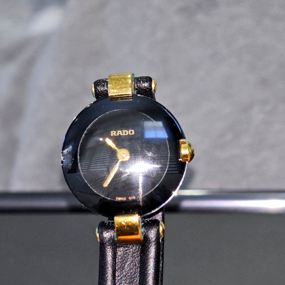 Authentic Rado ladies watch. Sapphire glass face. Original leather bracelet.